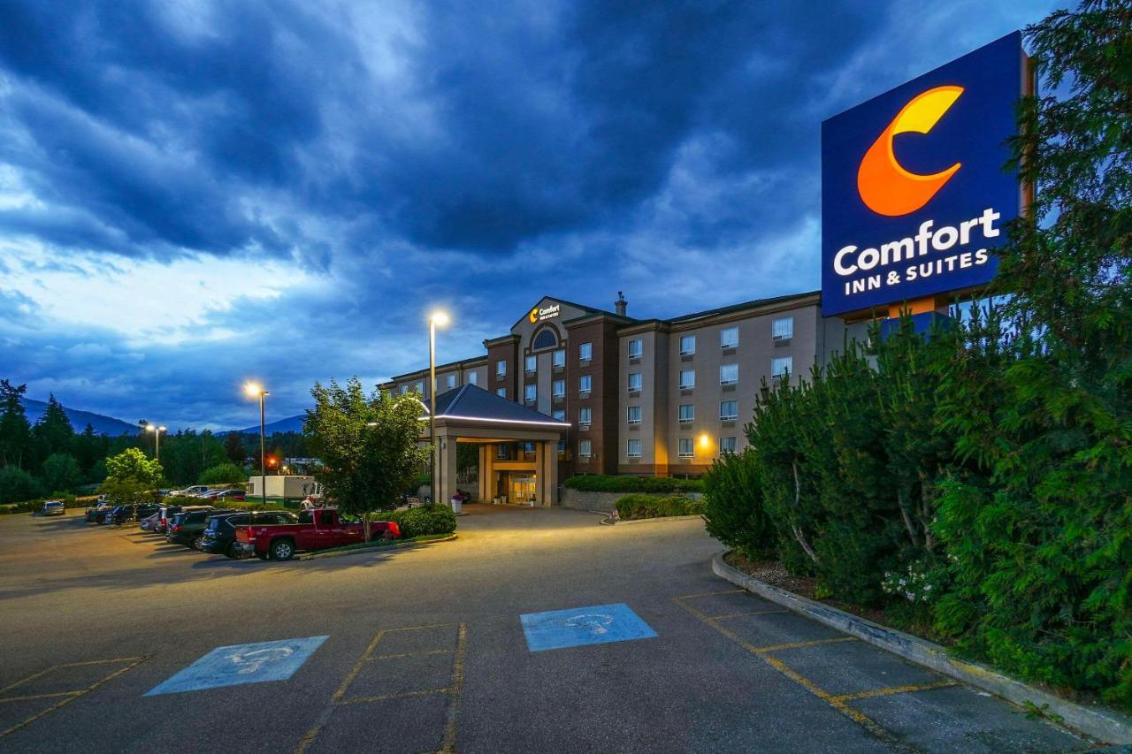 Comfort Inn & Suites Salmon Arm Exterior foto