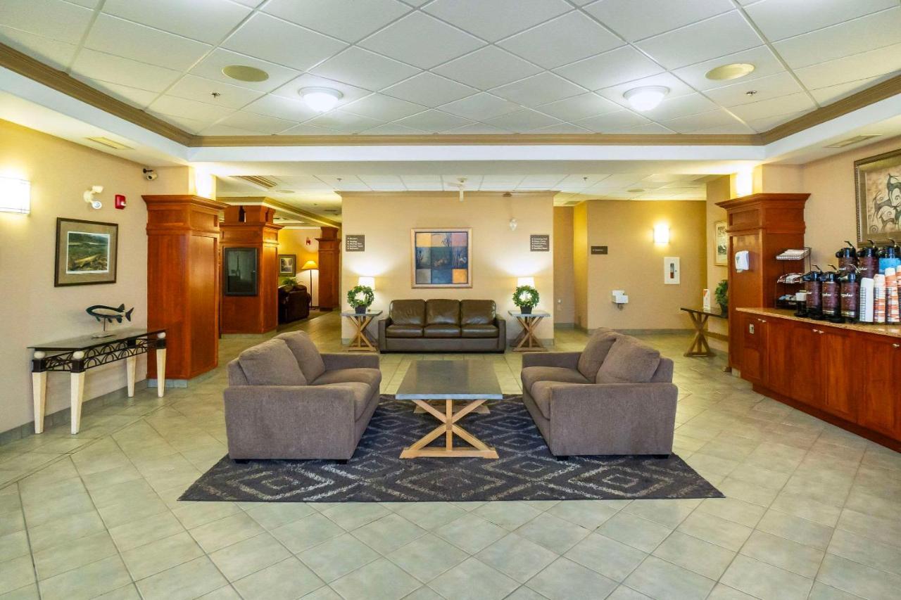 Comfort Inn & Suites Salmon Arm Exterior foto