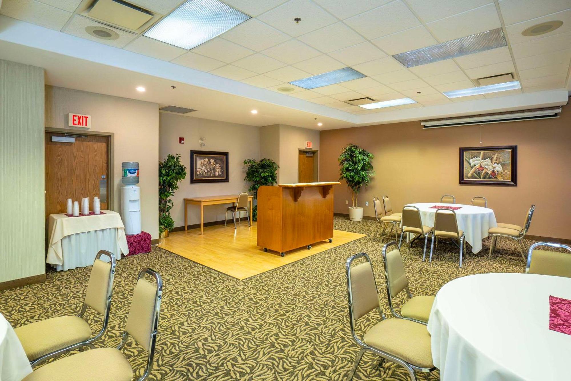 Comfort Inn & Suites Salmon Arm Exterior foto
