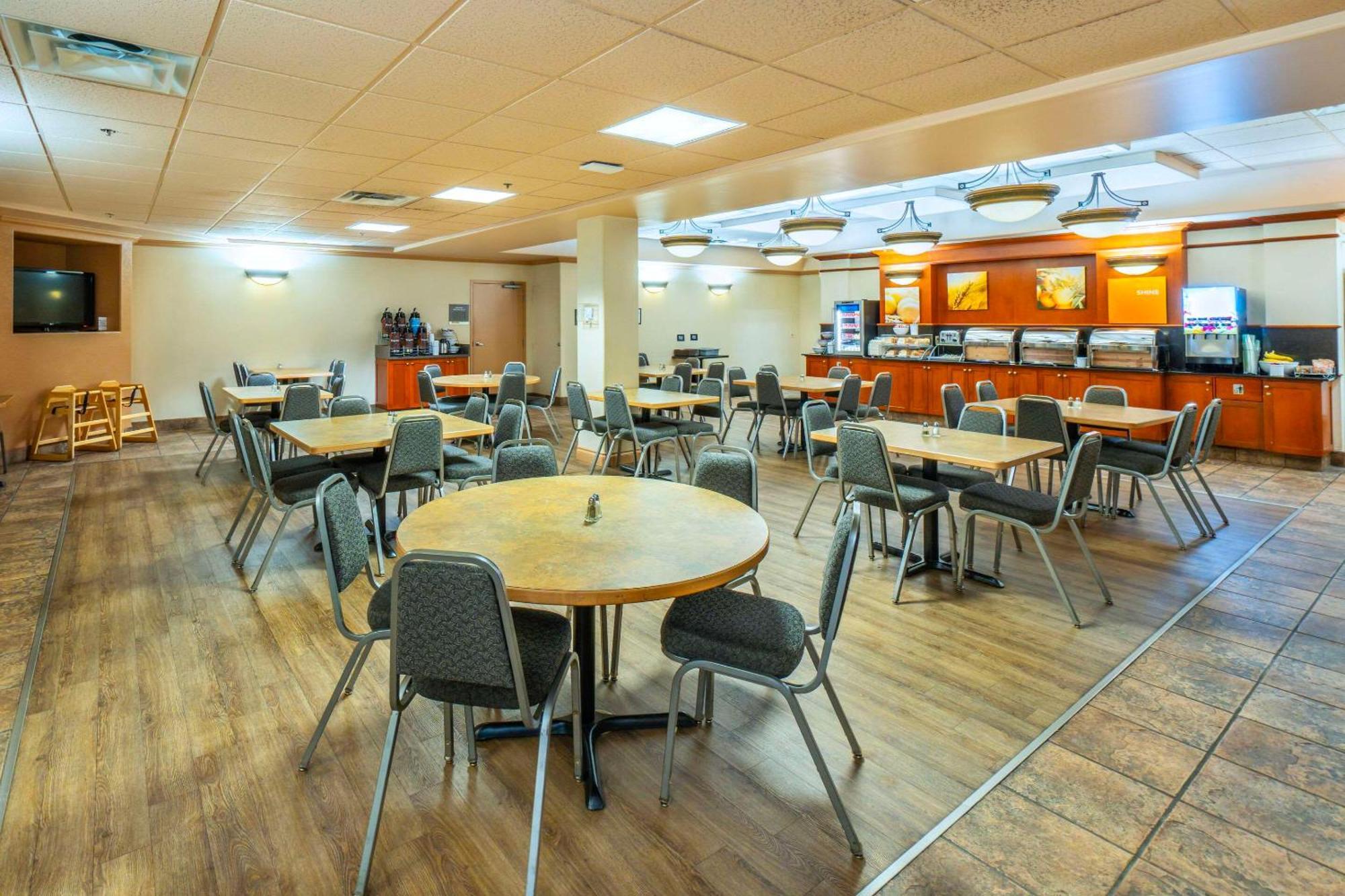 Comfort Inn & Suites Salmon Arm Exterior foto