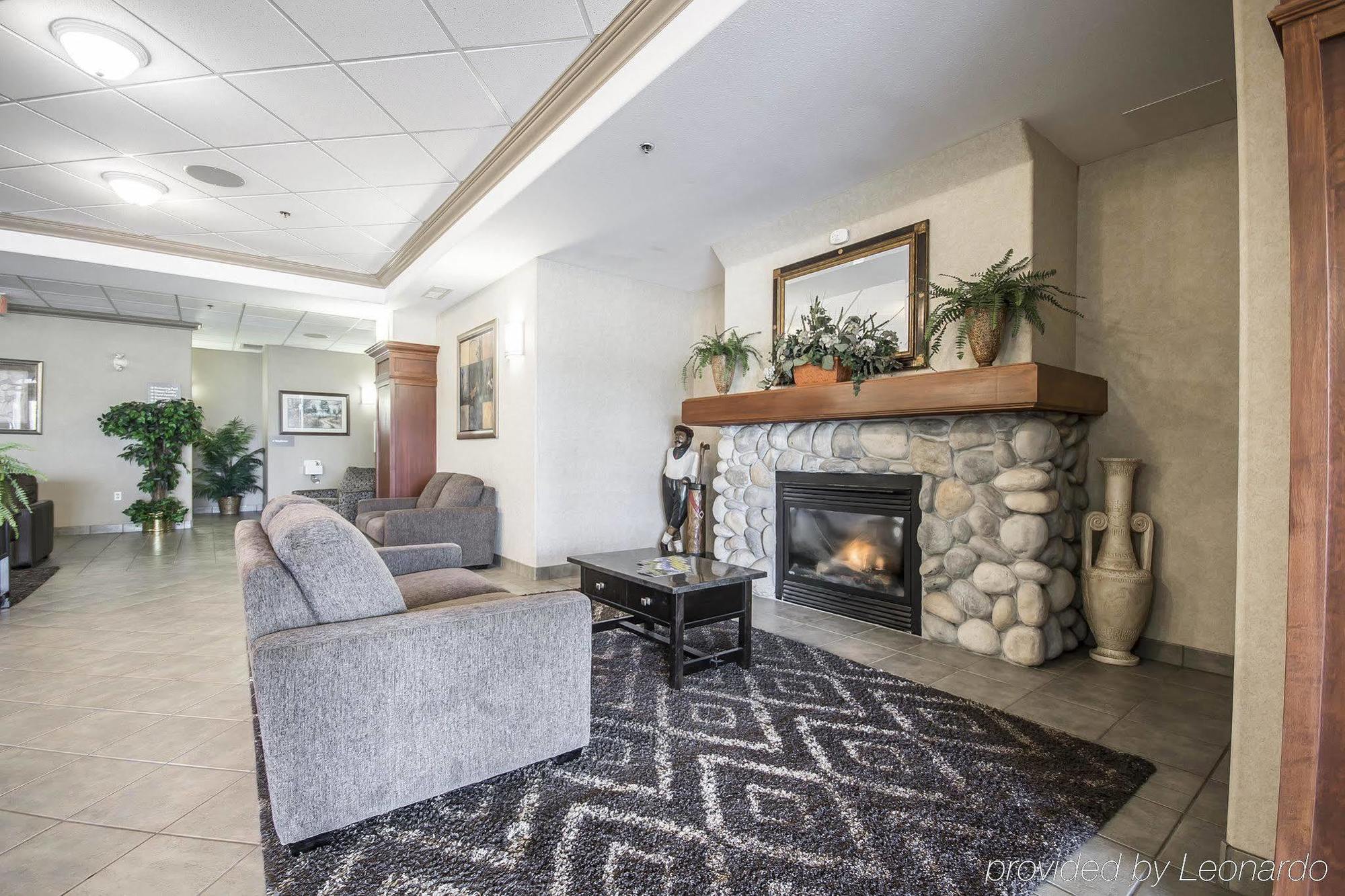 Comfort Inn & Suites Salmon Arm Exterior foto